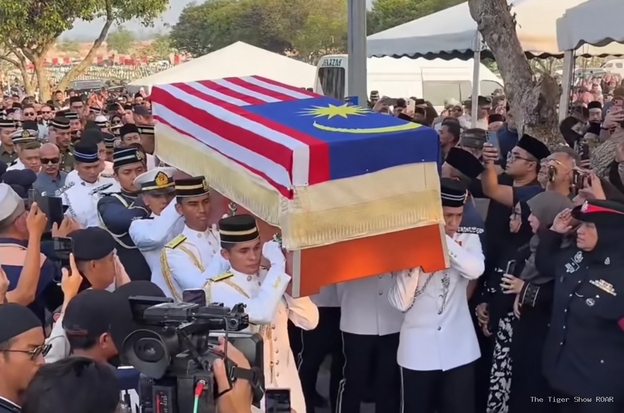 Tun Siti Hasmah selamat disemadikan di Pusara Negara, Dr Mahathir sebak ketika talkin dibacakan