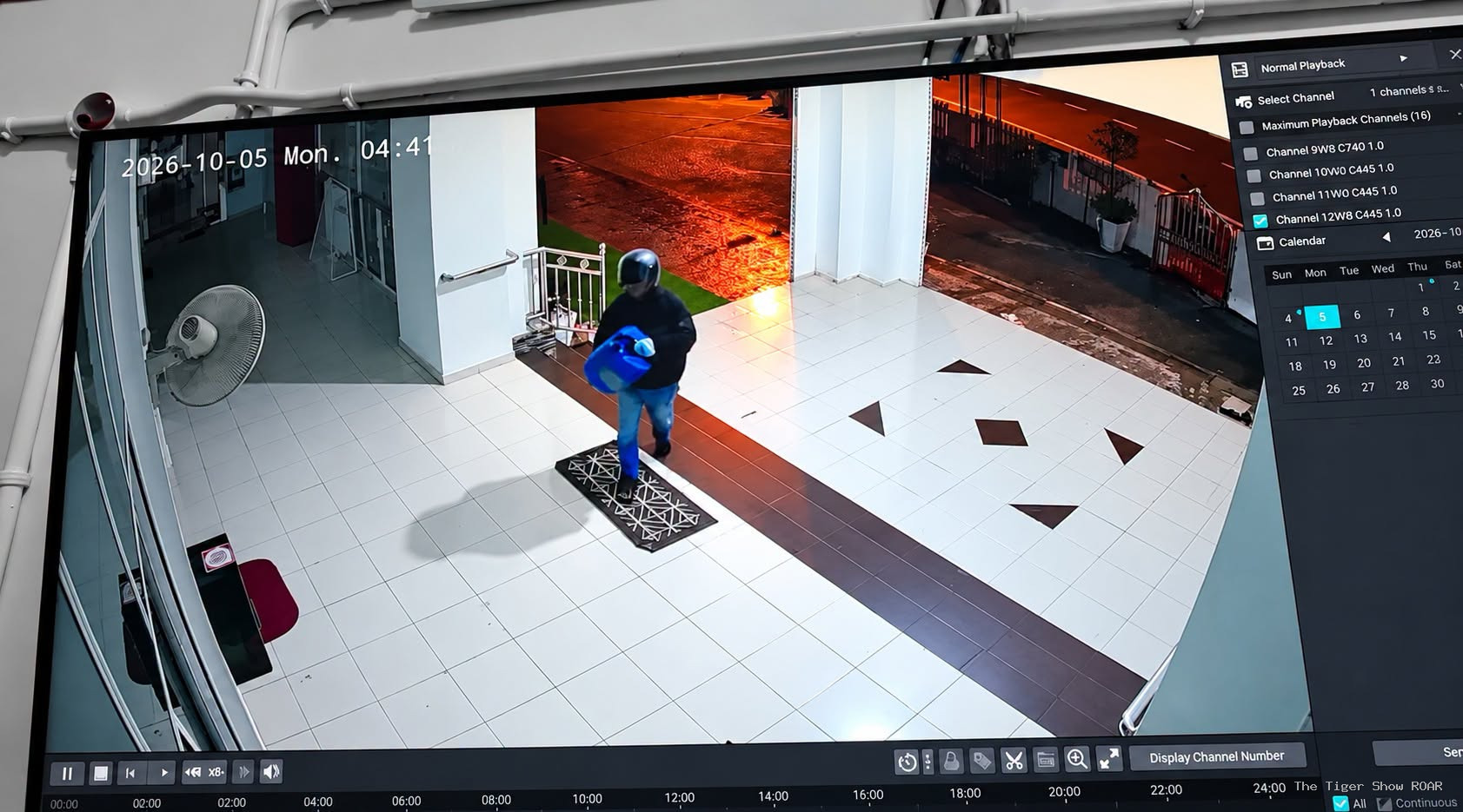 Pintu masjid dipecah, karpet dicemari cecair busuk: polis buru lelaki dirakam CCTV
